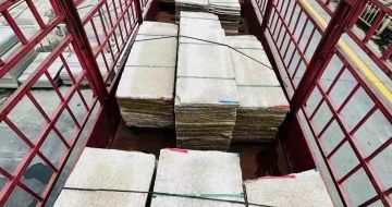 临汾 黄金麻花岗岩荔枝面，光面毛板装车完成