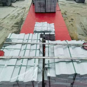 临汾 芝麻白仿形加直形路沿石出货日常