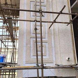 临汾 黄金麻花岗岩别墅外墙干挂回纹造型效果