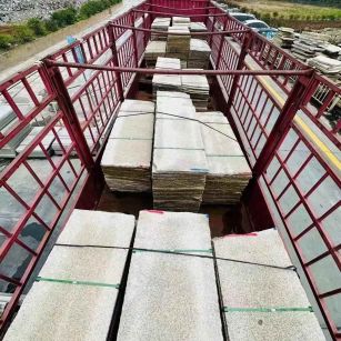 临汾 黄金麻花岗岩荔枝面，光面毛板装车完成