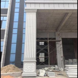 临汾 芝麻白光面花岗岩门楼大柱（罗马柱）配雕花底座