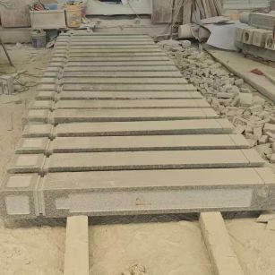 临汾 芝麻白异形加工雕刻-栏杆大柱，方柱