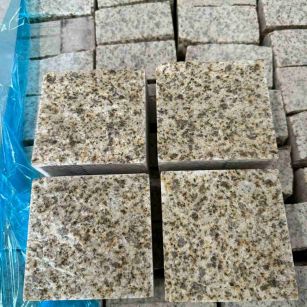 临汾 黄金麻花岗岩自然面小方块，弹石，马蹄石等