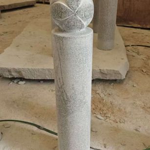 临汾 芝麻白花岗岩石材挡车石柱、停车柱、圆柱挡车柱、方柱挡车柱等