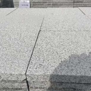 临汾 白麻花岗岩石材推荐 荔枝面地铺石