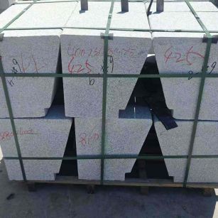 临汾 芝麻白异形坐凳，石凳