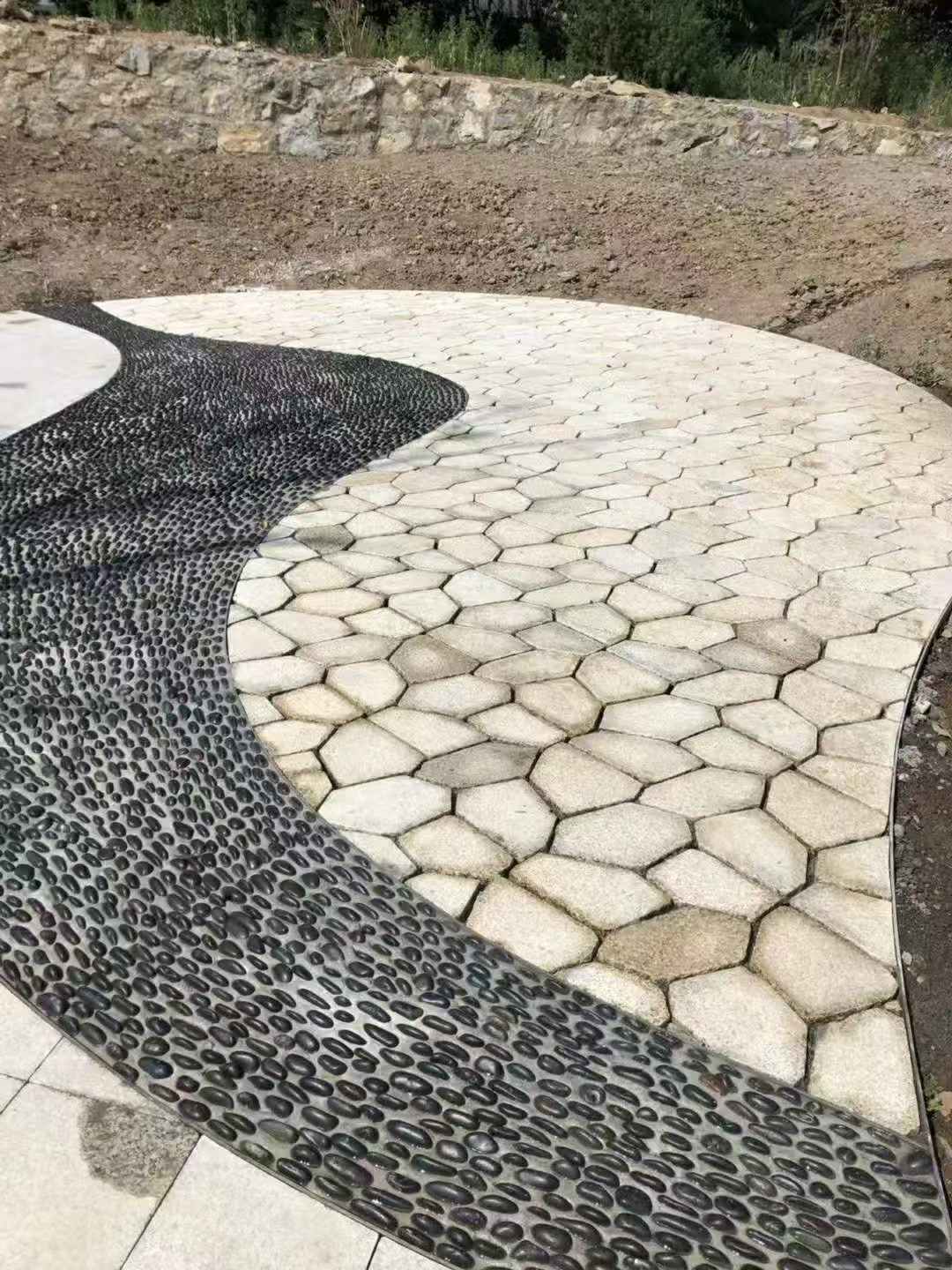 临汾 黄金麻冰裂纹地铺石工地铺装案例