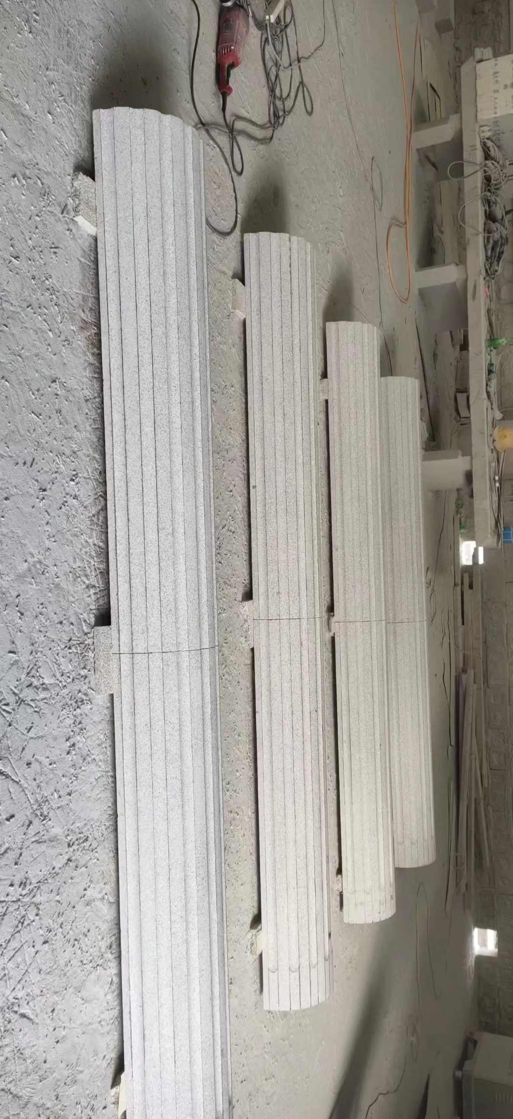 临汾 花岗岩厂家带你看白麻花岗岩门楼大柱柱皮