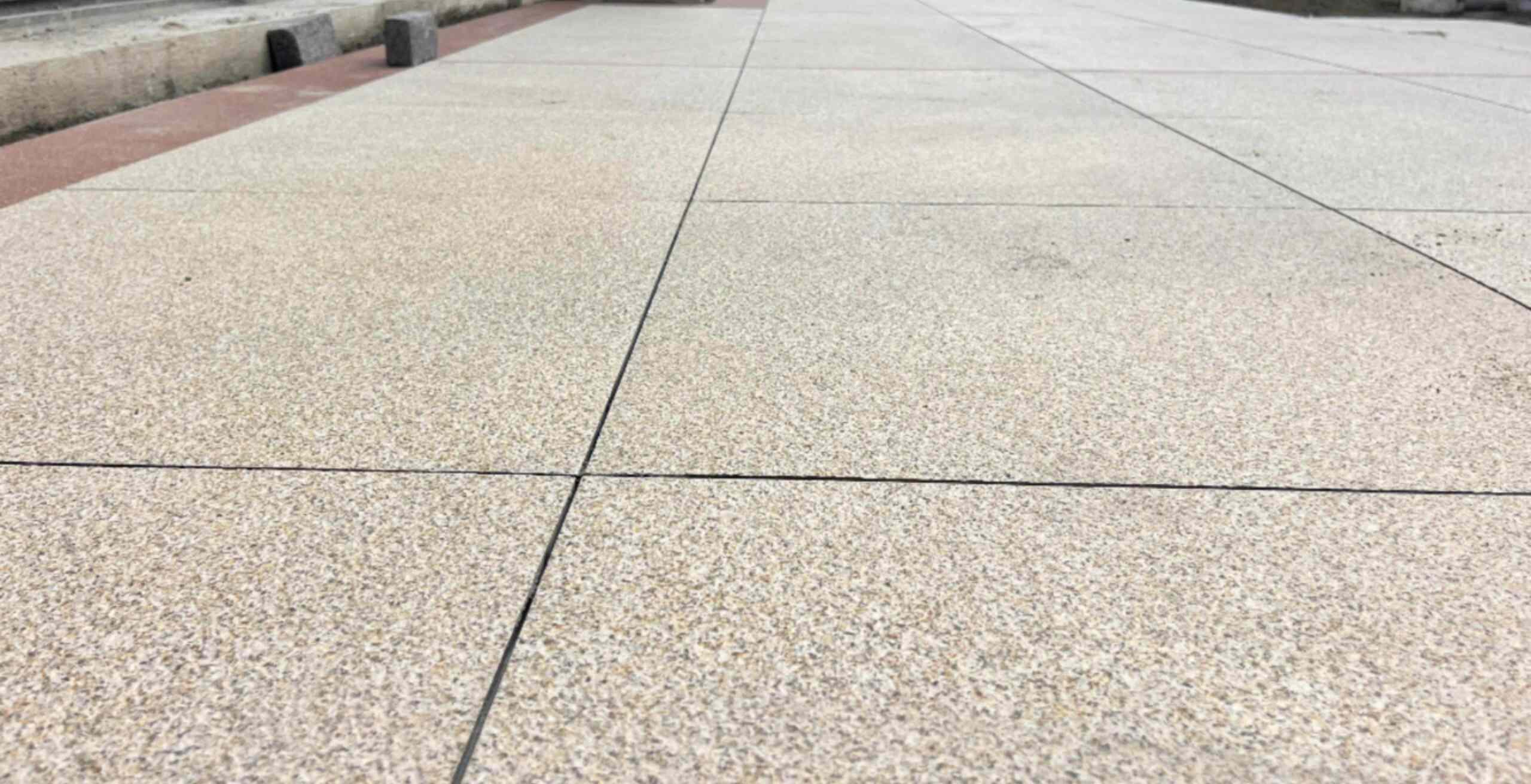 临汾 黄金麻花岗岩石板材荔枝面地面铺装效果