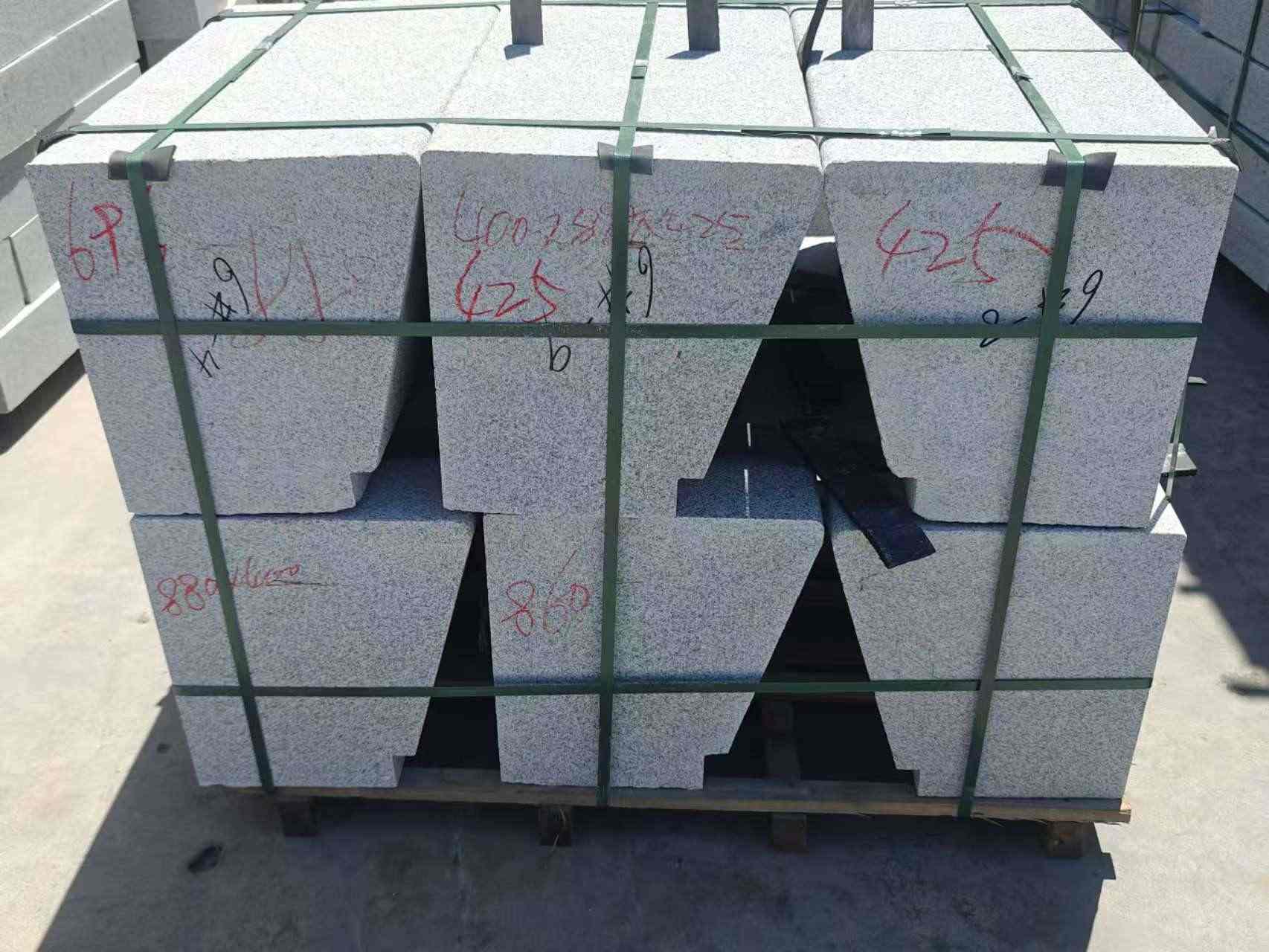 临汾 芝麻白异形坐凳，石凳