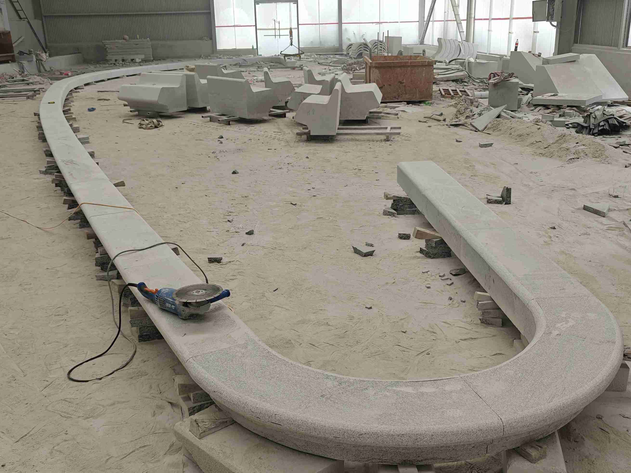 临汾 芝麻白花岗岩弧形花坛石，坐凳石