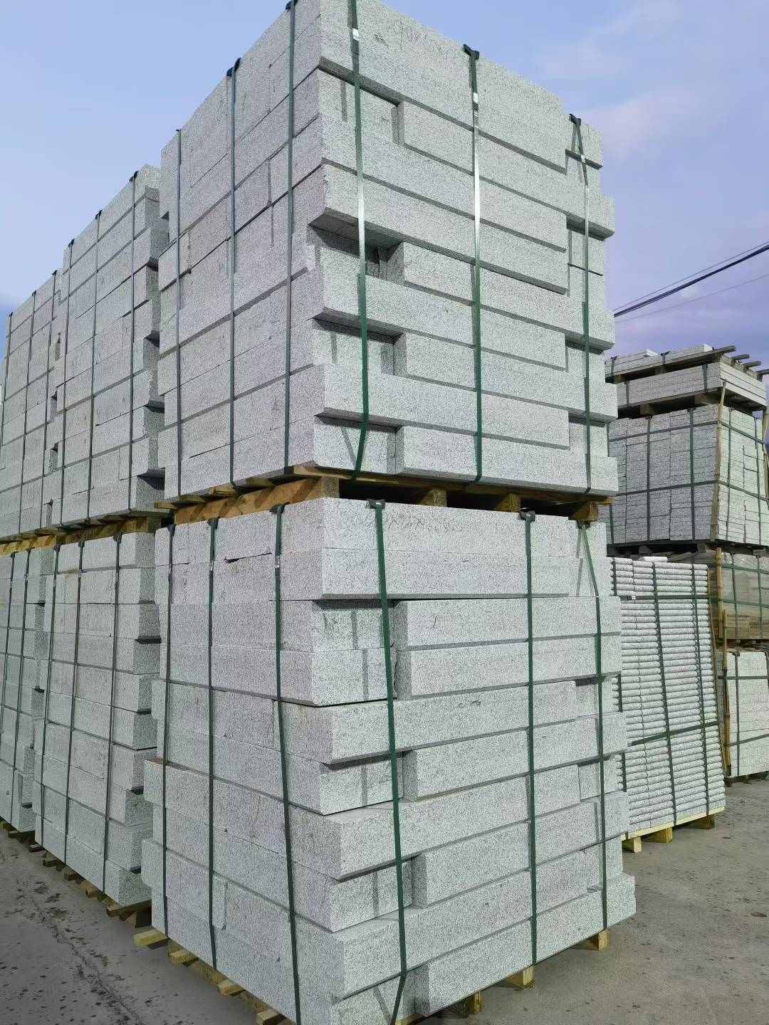 临汾 芝麻白花岗岩路沿石，路缘石，路肩石，道牙，立缘石，马路牙子，街沿石，侧石等