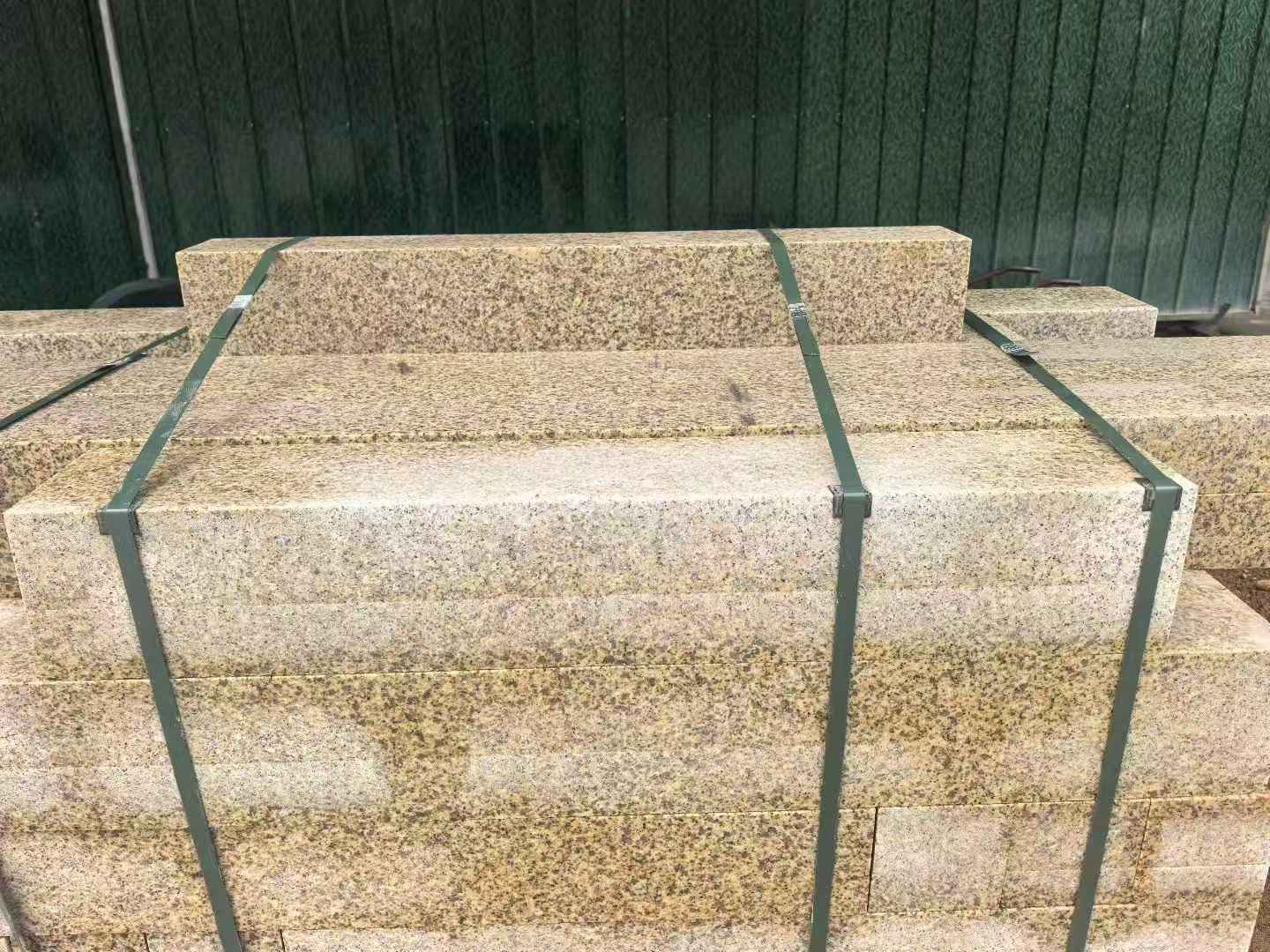 临汾 黄金麻花岗岩石材机切面栏杆料半成品