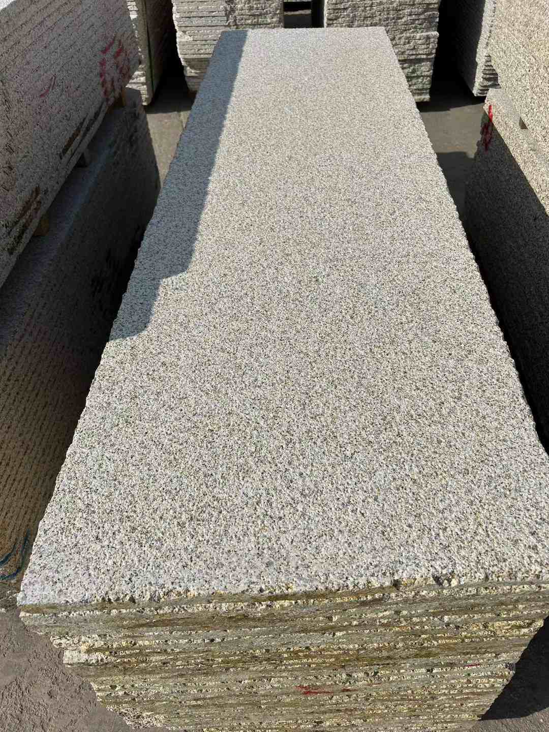 临汾 黄金麻花岗岩荔枝面毛板，半成品