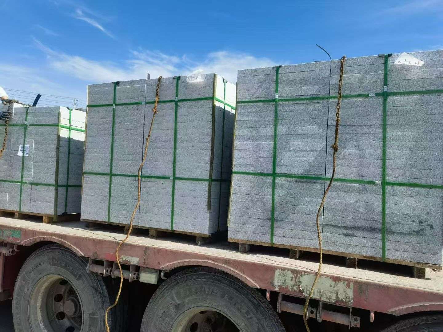 临汾 芝麻白花岗岩地铺石装车日常