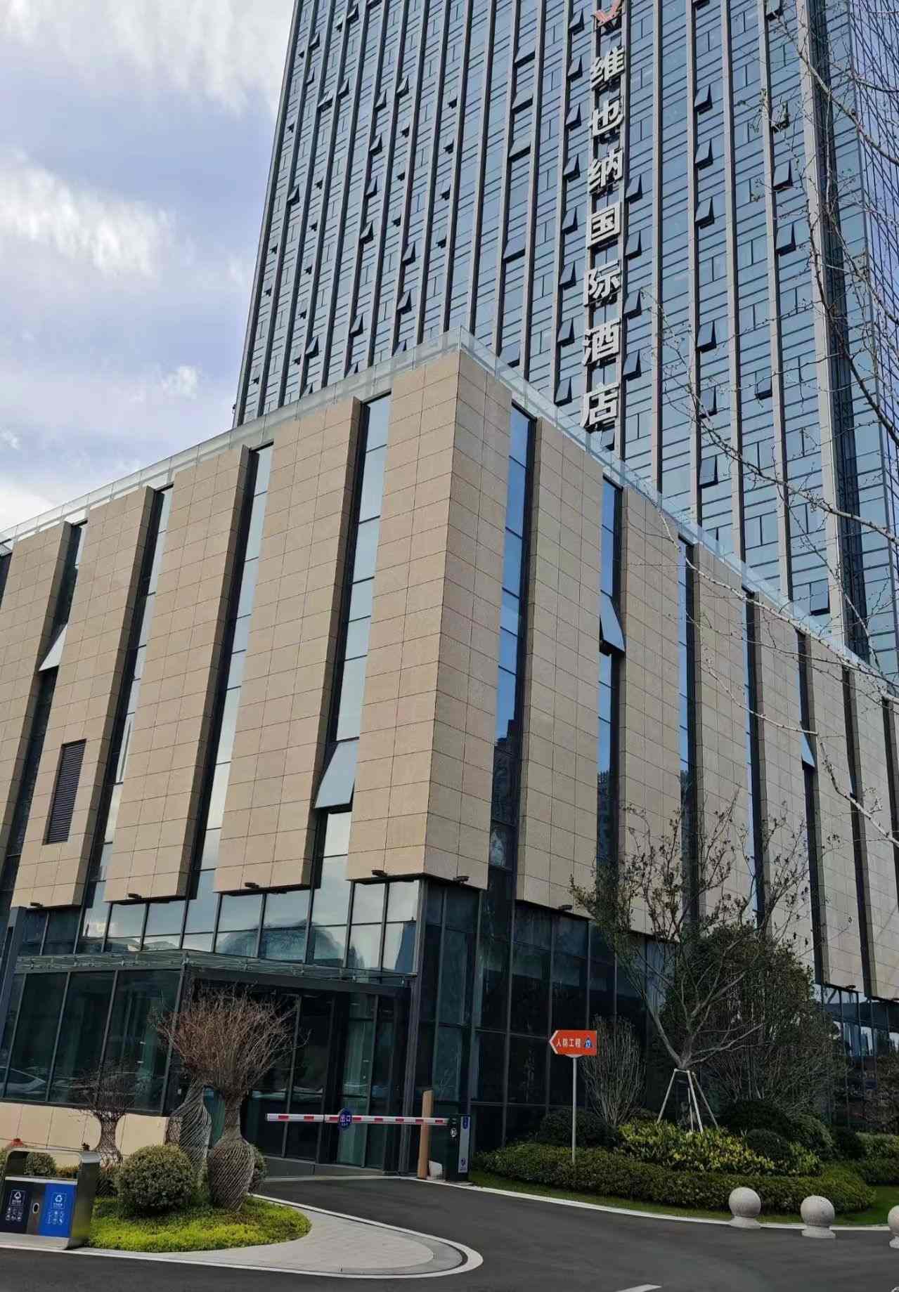 临汾 黄金麻花岗岩外墙干挂