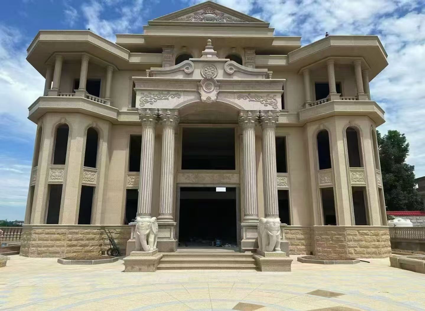 临汾 黄金麻别墅外墙干挂，大柱，大象，蘑菇石，雕花板