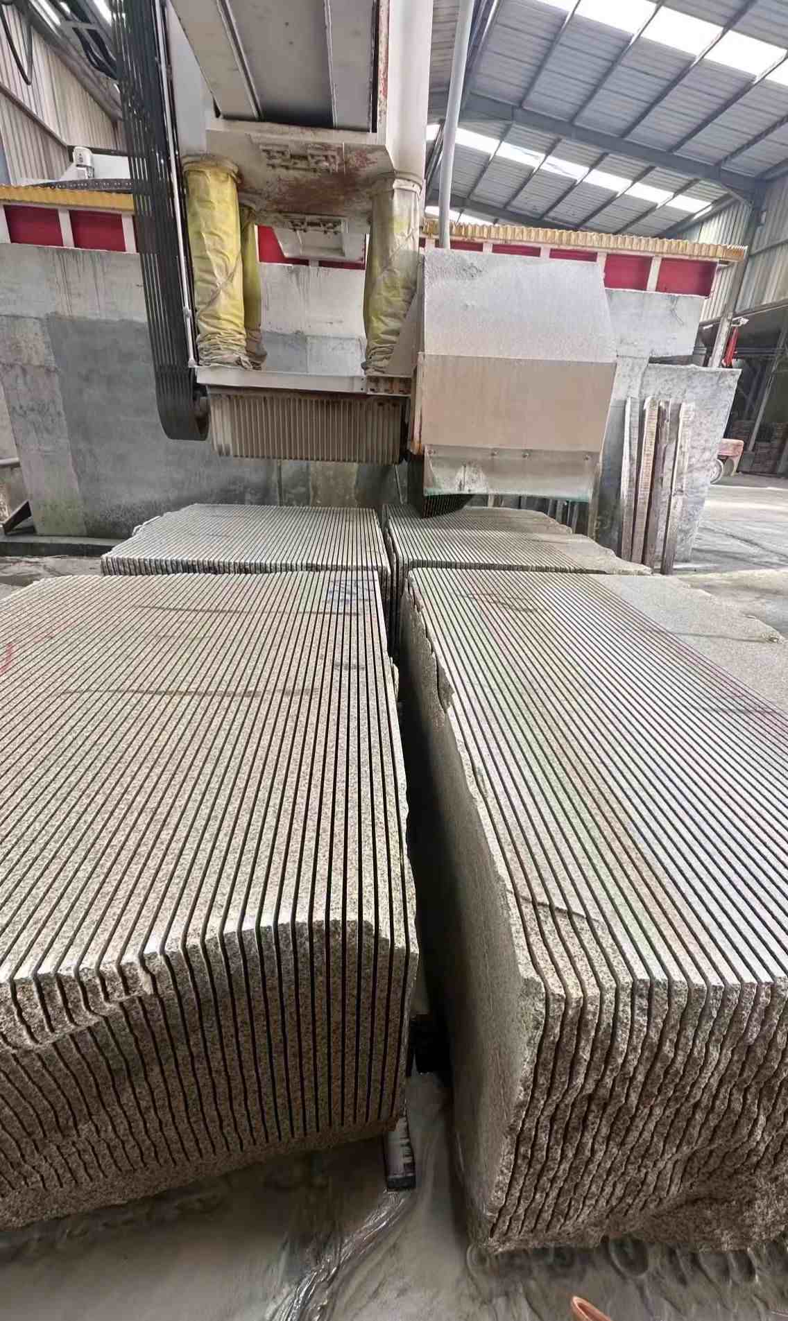 临汾 车间生产日常，黄金麻白麻花岗岩