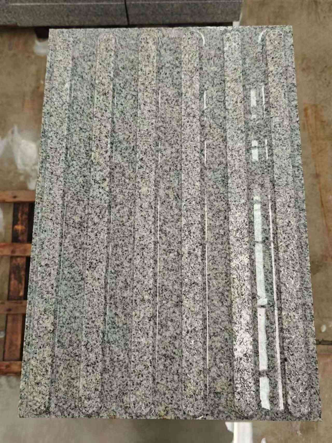 临汾 芝麻白花岗岩荔枝面雕刻盲道，盲条