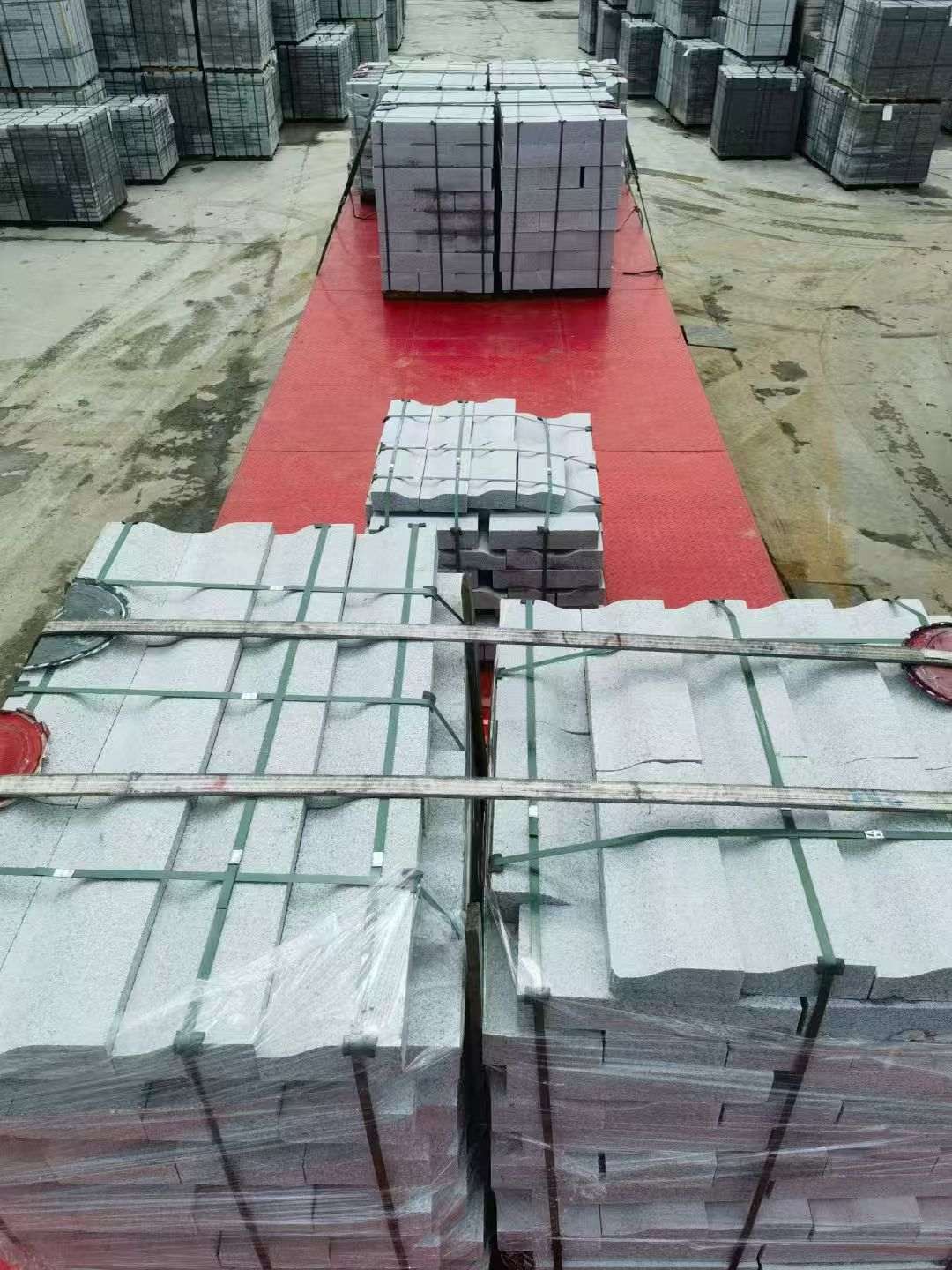 临汾 芝麻白仿形加直形路沿石出货日常