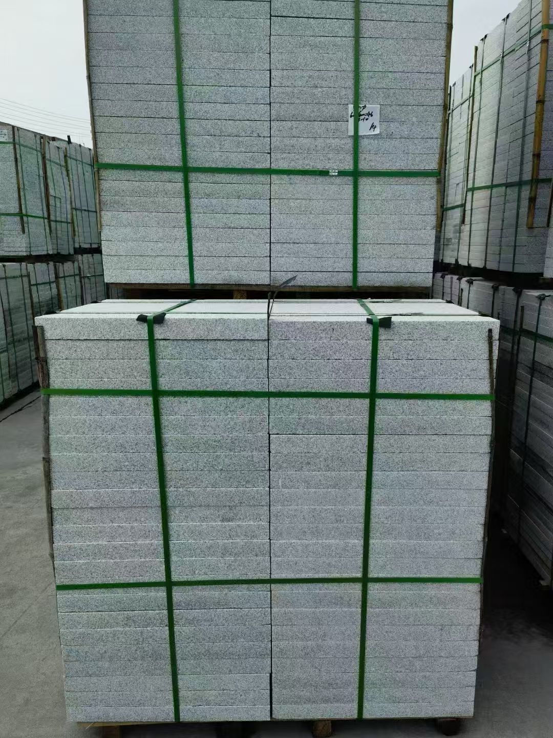 临汾 芝麻白火烧，园林广场市政工程地铺石，1.8~5.0厚均有现货