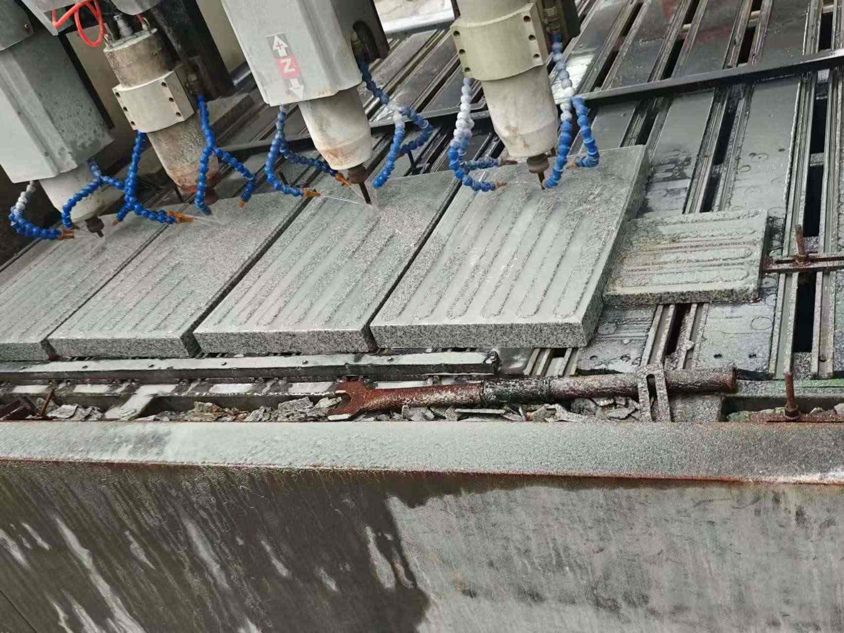 临汾 芝麻白花岗岩荔枝面盲道雕刻