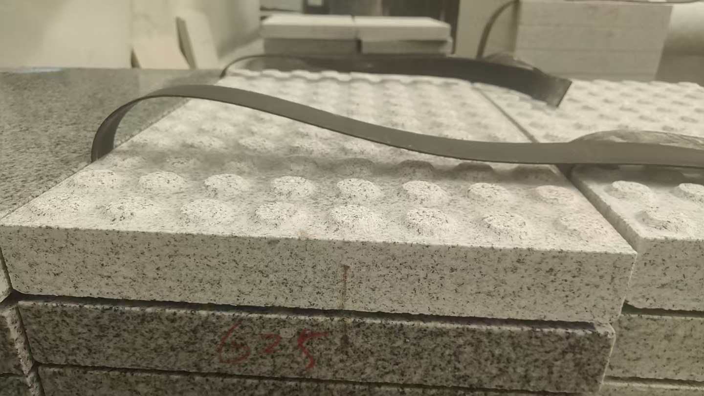 临汾 芝麻白花岗岩6.0公分荔枝面五轴加工雕刻盲点