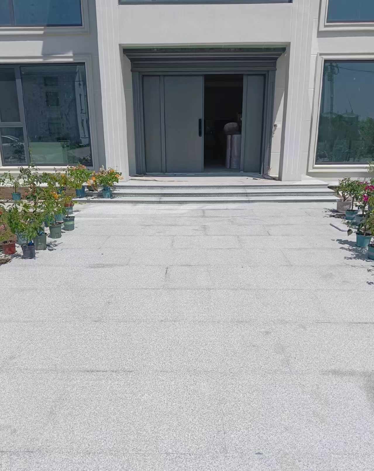 临汾 芝麻白花岗岩地铺石地面铺装