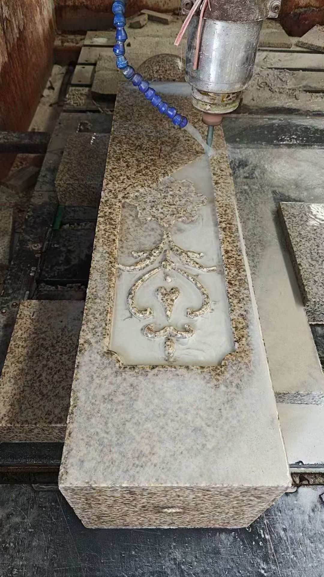 临汾 黄金麻花岗岩异形加工雕刻栏杆大柱