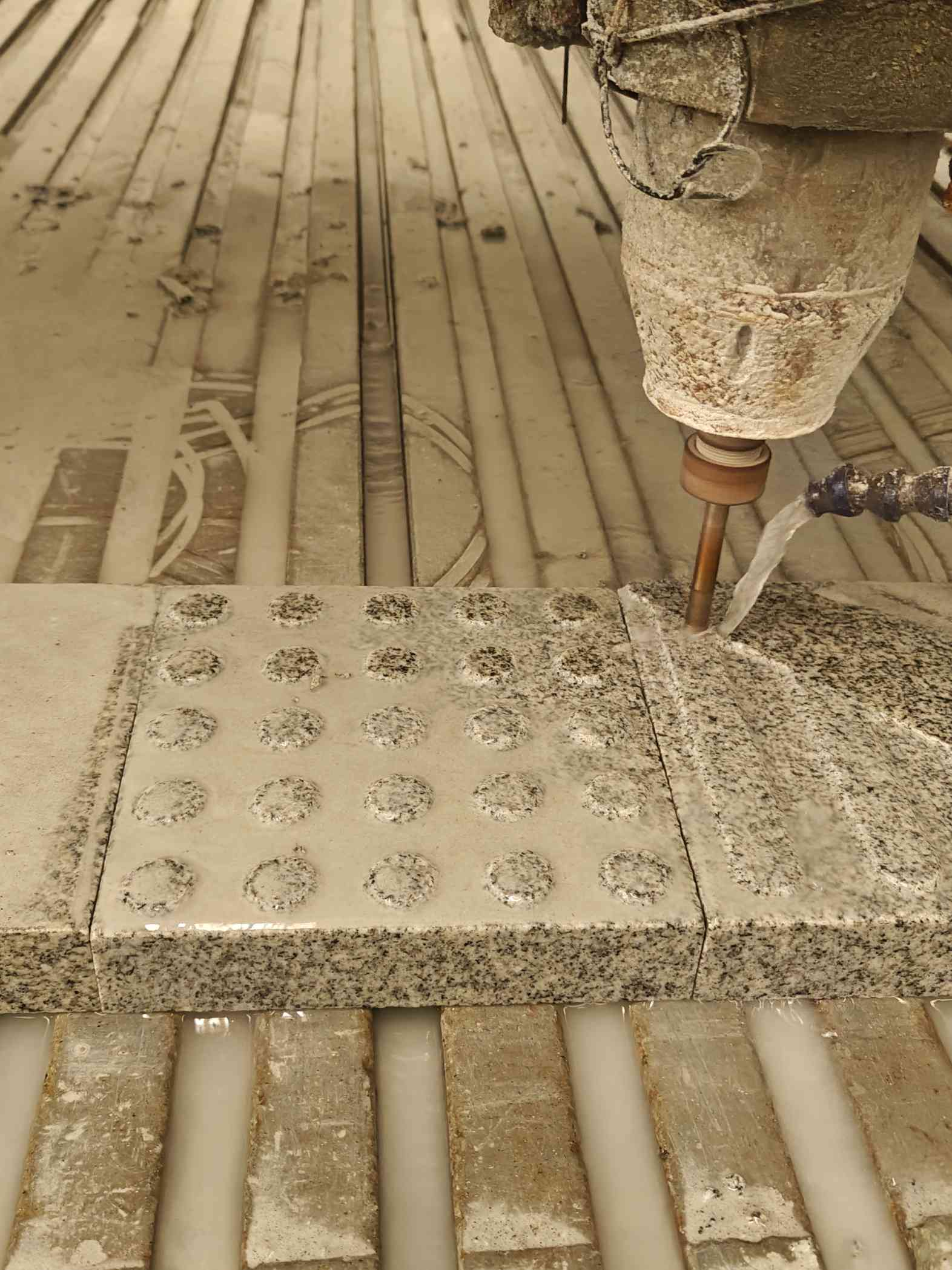 临汾 芝麻白花岗岩石材盲人石、盲道石、盲点石