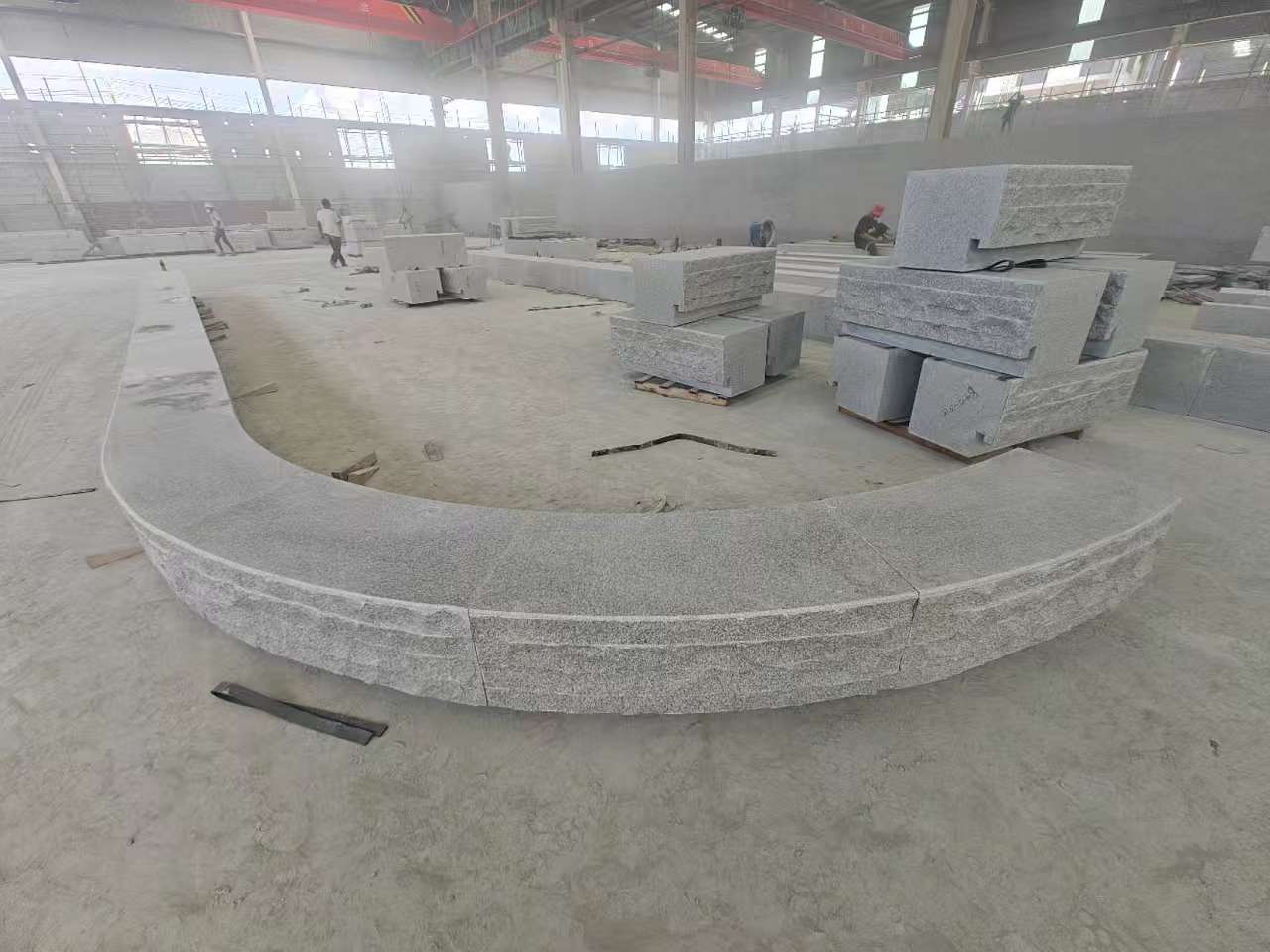 临汾 芝麻白异形坐凳，自然面光面弧形加工