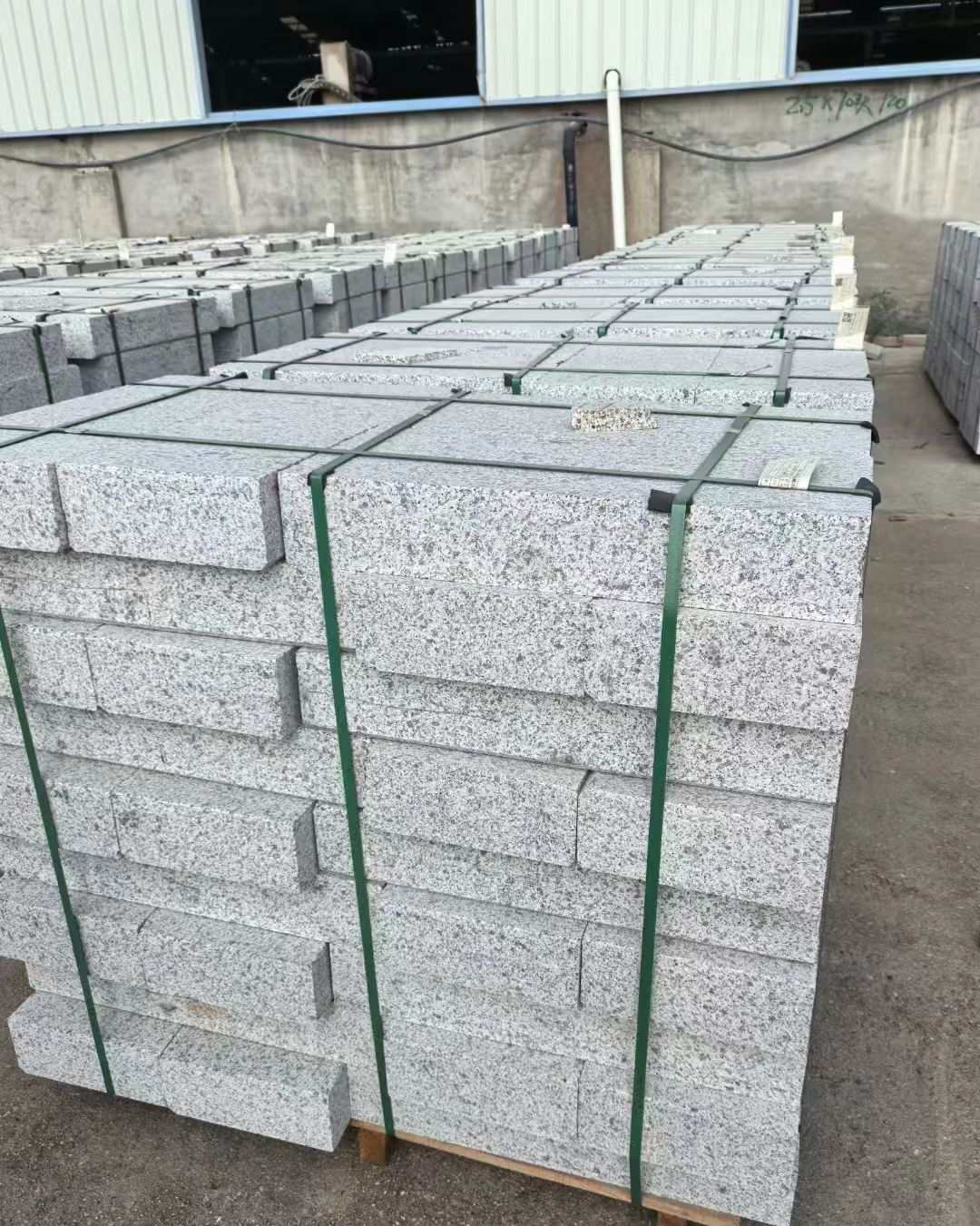 临汾 白麻花岗岩路沿石，弧形路沿石，道牙石，马路牙子，界石，路缘石，平沿石，直岩石，平缘石等