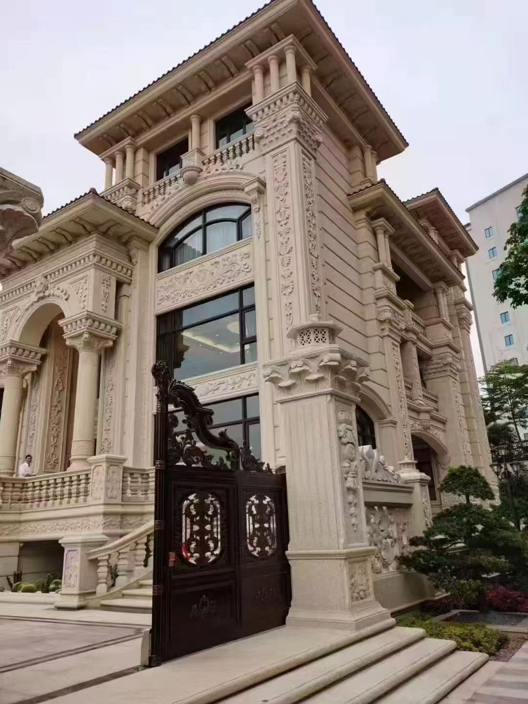 临汾 黄金麻花岗岩别墅外墙干挂效果展示