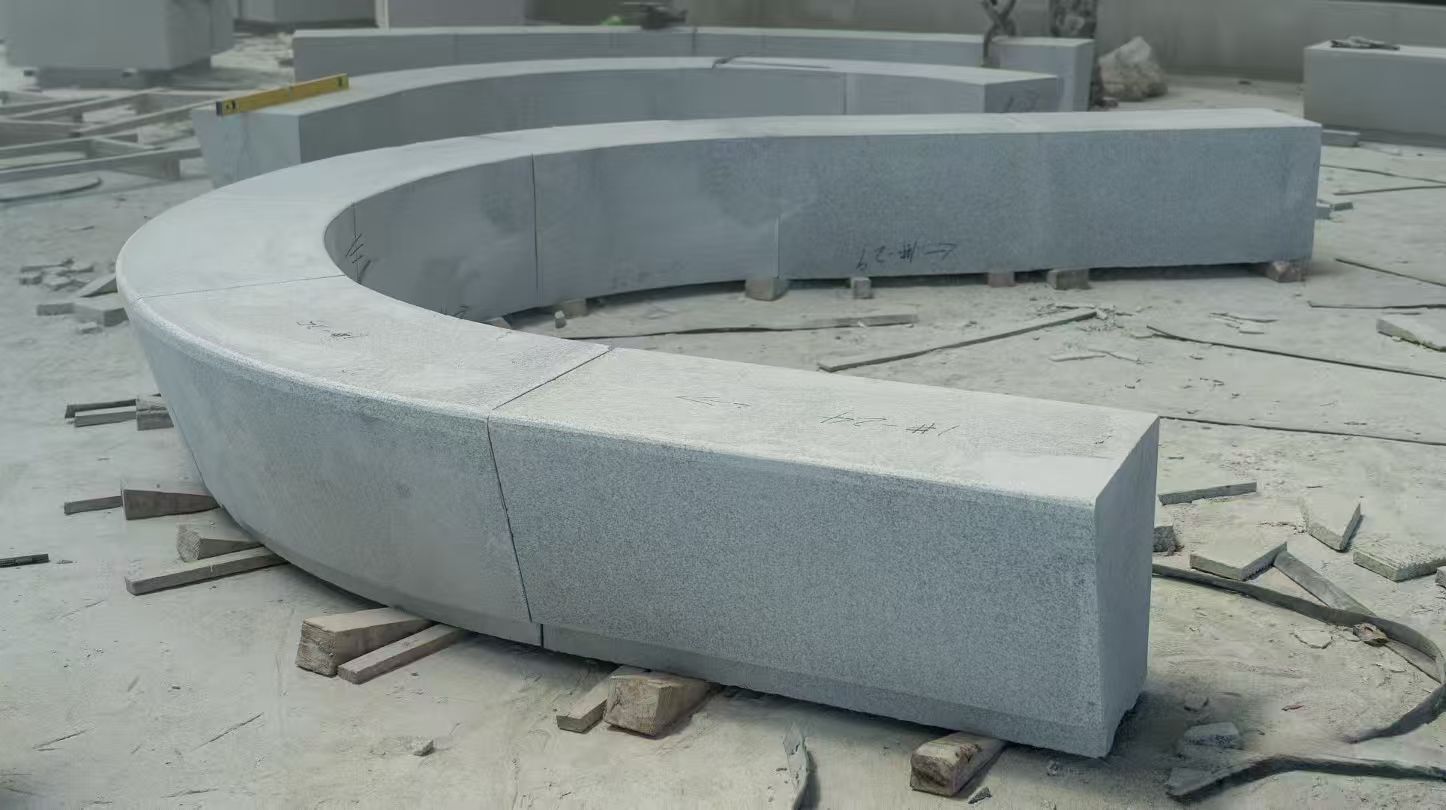 临汾 芝麻白花岗岩光面弧形坐凳