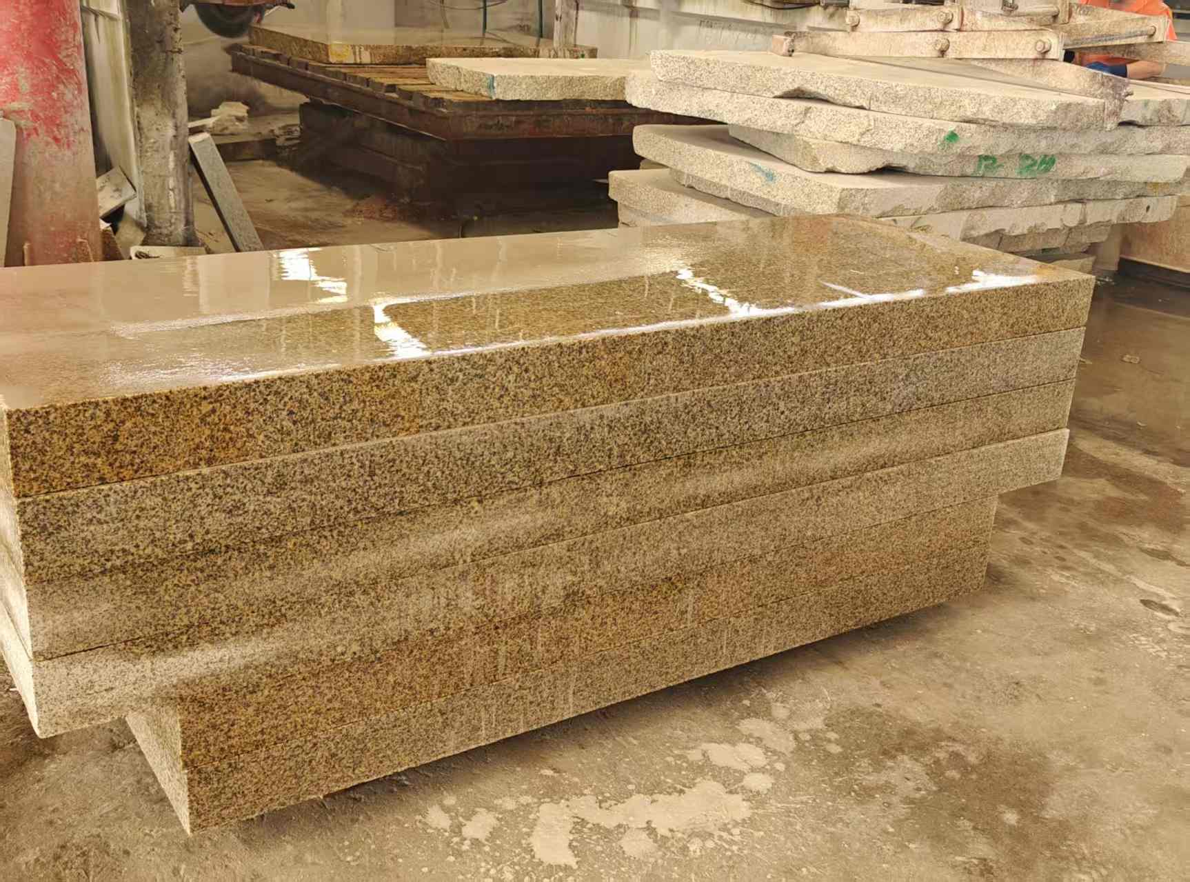 临汾 黄金麻栏杆料半成品加工中